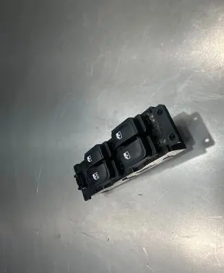 Hyundai i20 (PB PBT) Electric window control switch 202008158