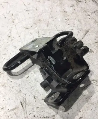 Audi A3 S3 A3 Sportback 8P Front door lower hinge 8E0831411E A046572