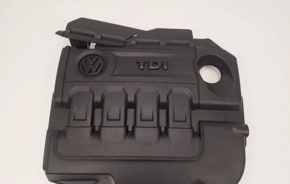Volkswagen Tiguan Engine cover (trim) 04L103925Q 04L103925B
