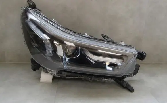 Toyota Hilux VIII Headlight/headlamp