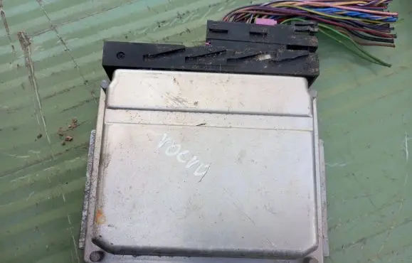 Volvo V70 Engine control unit/module 0281001776 09496667A 28SA4018