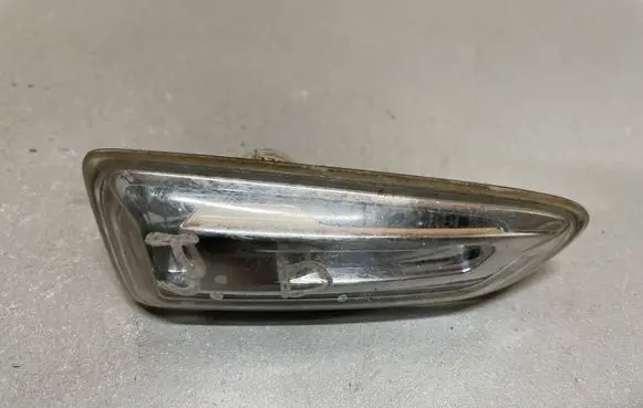Opel Astra J Front fender indicator light 13273104