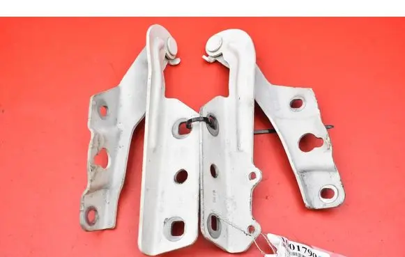 Engine bonnet/hood hinges