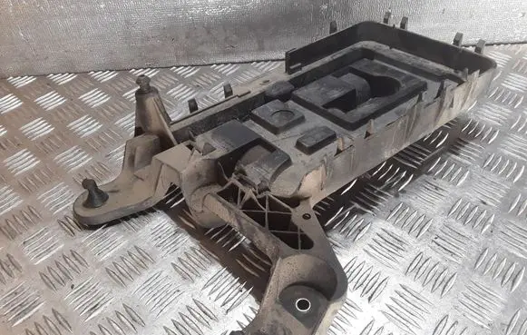 Volkswagen Touran I Battery tray 1K0915333B