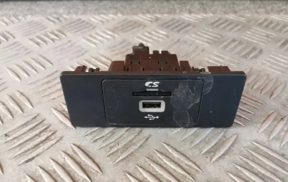 Ford Mondeo MK V USB socket connector GC3T14F014AA