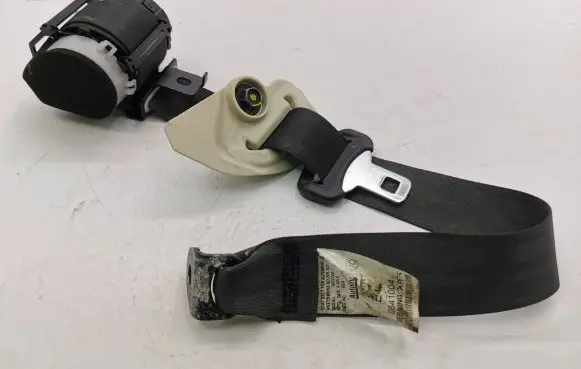 Honda CR-V Rear seatbelt 623497200A 20040616 118X000RN