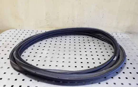 Trunk rubber seal (body)