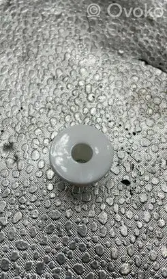 Headlight/headlamp mounting bracket