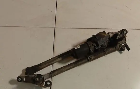 Honda FR-V Front wiper linkage and motor 