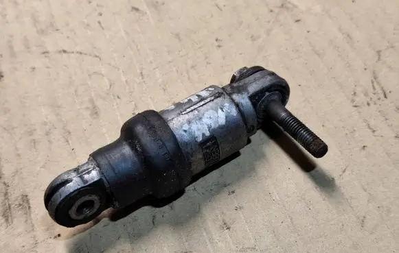 Chrysler Grand Voyager II Generator/alternator belt tensioner