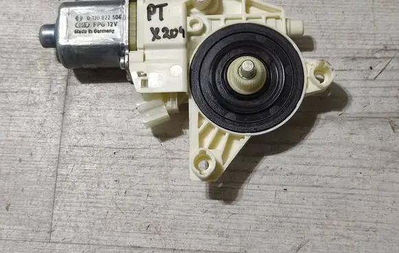Mercedes-Benz GLK (X204) Rear door window regulator motor A2048200642 961108100