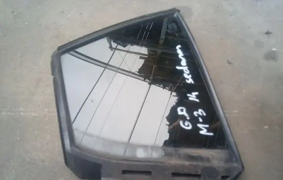 Mazda 3 III Rear vent window glass K6805