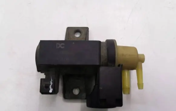 Nissan Juke I F15 Vacuum valve 8200790180 70181405