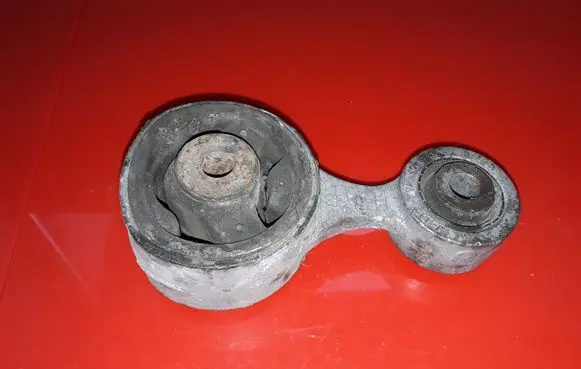 Honda CR-V Engine mount bracket 089007