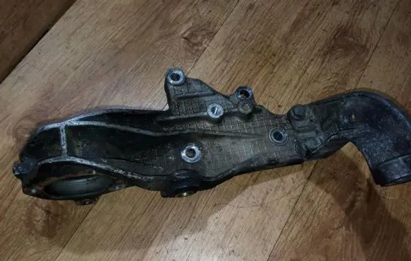 Alfa Romeo 147 Engine mounting bracket 46460217