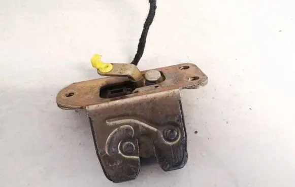 Mitsubishi Carisma Tailgate/trunk/boot lock/catch/latch