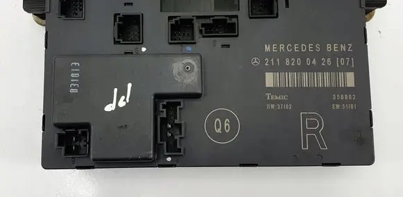 Mercedes-Benz E W211 Door control unit/module 2118200426