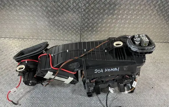 Mercedes-Benz C W204 Interior heater climate box assembly A2048302660
