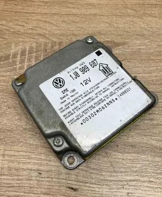 Volkswagen PASSAT B5 Airbag control unit/module 1J0909607