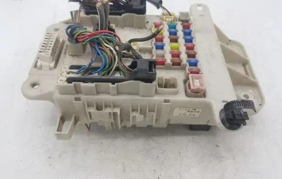 Toyota RAV 4 (XA20) Fuse module 07023G04