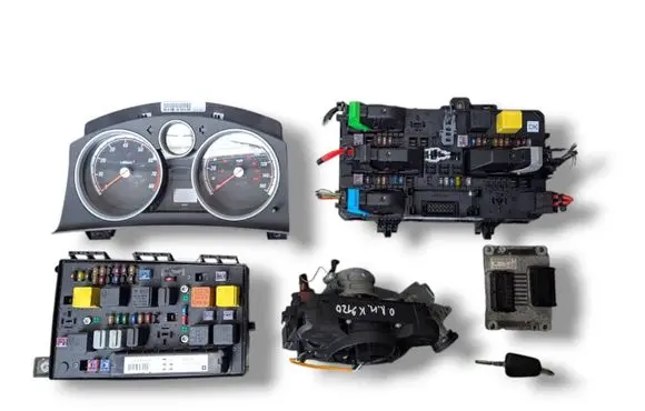 Opel Astra H Engine ECU kit and lock set 0261208153 55351133