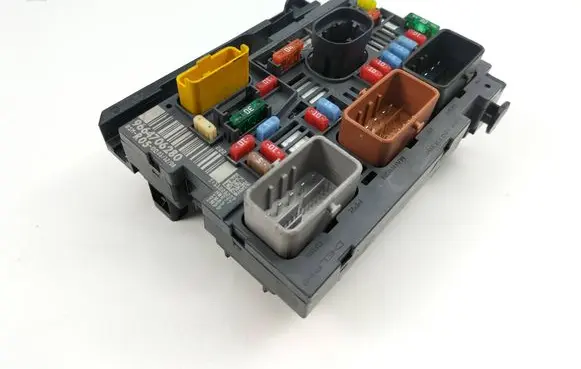 Peugeot 308 Fuse module 9664706280