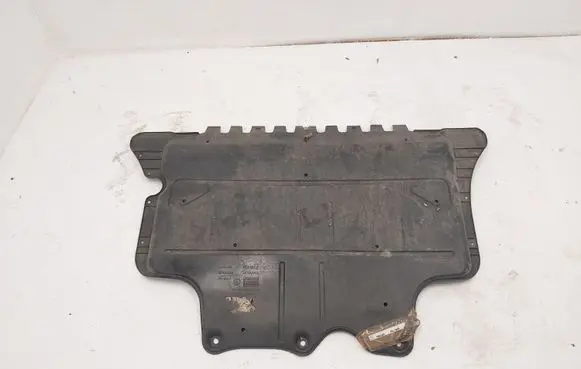 Volkswagen Tiguan Engine splash shield/under tray 5QF825236