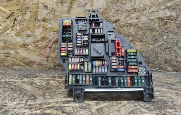 BMW 7 F01 F02 F03 F04 Fuse module 915132204 17033452