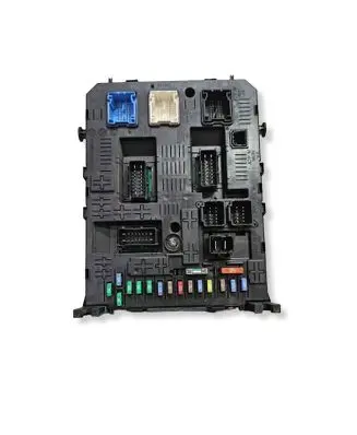 Peugeot Expert Fuse module 281197595