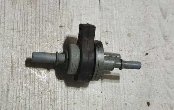 Peugeot 2008 II Turbo solenoid valve 9802009480