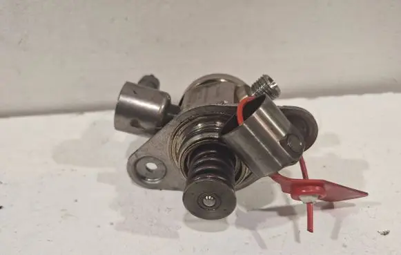 Citroen C4 II Mechanical fuel pump 9802540080