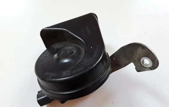 Volvo V40 Horn signal E30055306