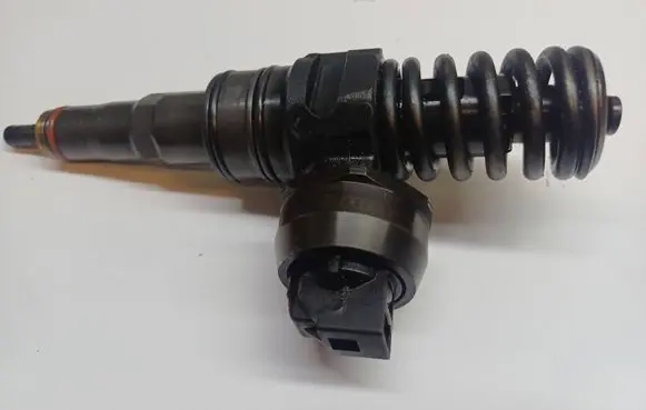 Volkswagen PASSAT B6 Fuel injector 038130073BQ