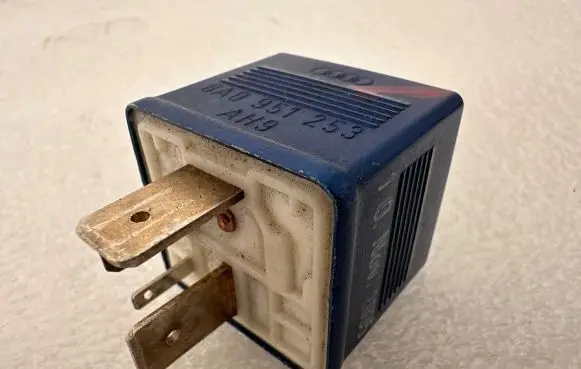 Audi A4 S4 B5 8D Other relay 8A0951253