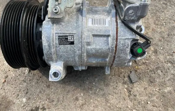Volvo S90, V90 Air conditioning (A/C) compressor (pump) 32275742 P32275742