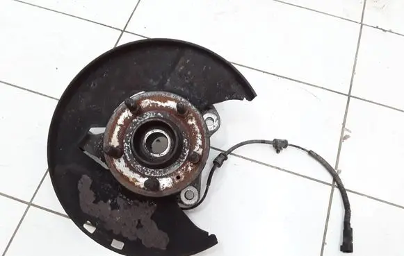 Opel Insignia A Front wheel hub spindle knuckle