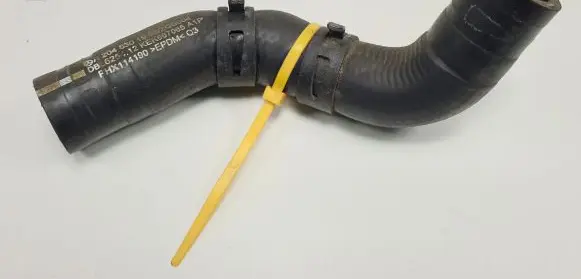 Mercedes-Benz C W204 Engine coolant pipe/hose A2048301996