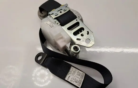 Toyota Avensis T270 Front seatbelt 7321005080C1