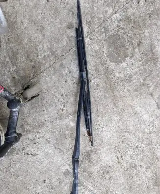 BMW 5 E39 Front wiper blade arm