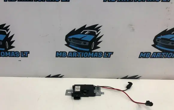 Chrysler 300 - 300C Aerial antenna amplifier 05059070AF