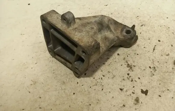 Mercedes-Benz E W211 Engine mounting bracket a6422230104