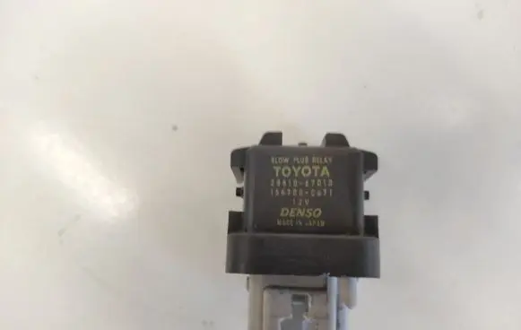 Toyota Avensis T250 Glow plug pre-heat relay 2861067010 1567000671