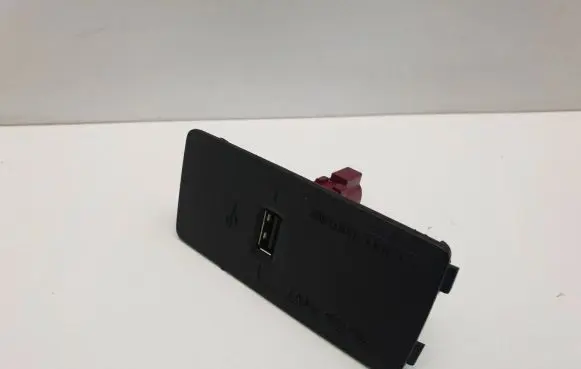 Volvo XC90 USB socket connector 31389705 31497152