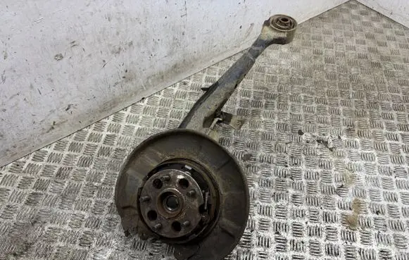 Toyota RAV 4 (XA20) Rear wheel hub