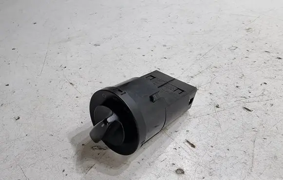 Skoda Fabia Mk2 (5J) Light switch 3B0941531B 04052002 K34724