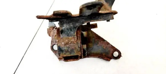 Toyota Prius (XW20) Engine mount bracket
