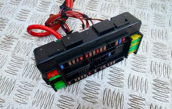 BMW 2 F22 F23 Fuse module 9389068