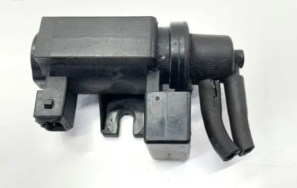 BMW 5 E60 E61 Fuel pressure regulator 779663403