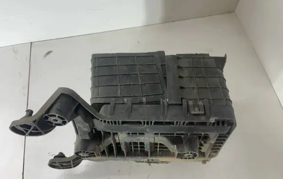Battery box tray