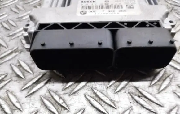 BMW 5 E60 E61 Engine control unit/module 0281012190